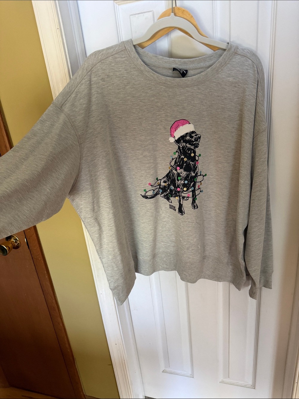 Eddie Bauer Light Gray Crewneck Sweatshirt with Festive Dog Motif